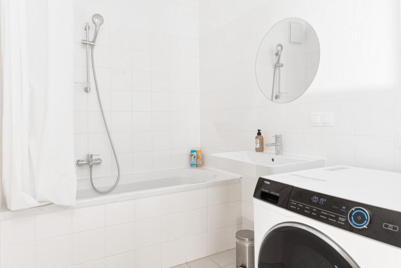 Whats-App Self-Check-In - 1Br Apartment, Near Airport,15 Min To Center Vienne Extérieur photo